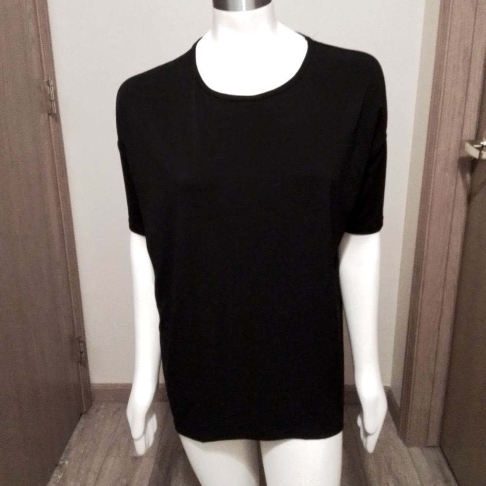 LuLaRoe black tunic, size S.